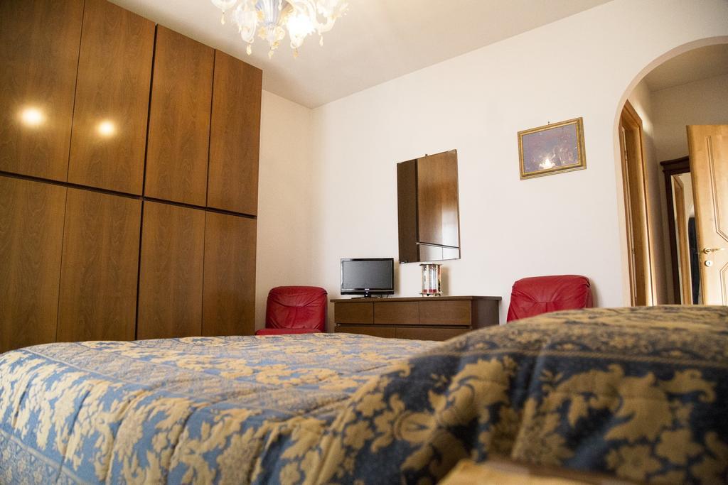 B&B Nuovo Paradiso Pescia Habitación foto